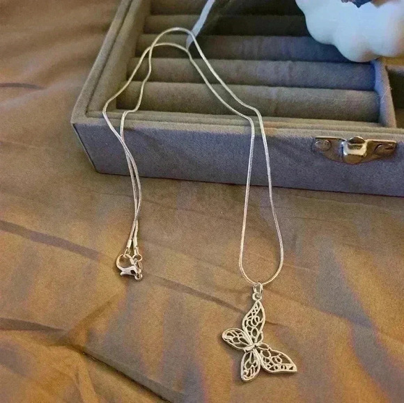 925 Sterling silver snake chain with a butterfly pendant - Picture 2 of 3